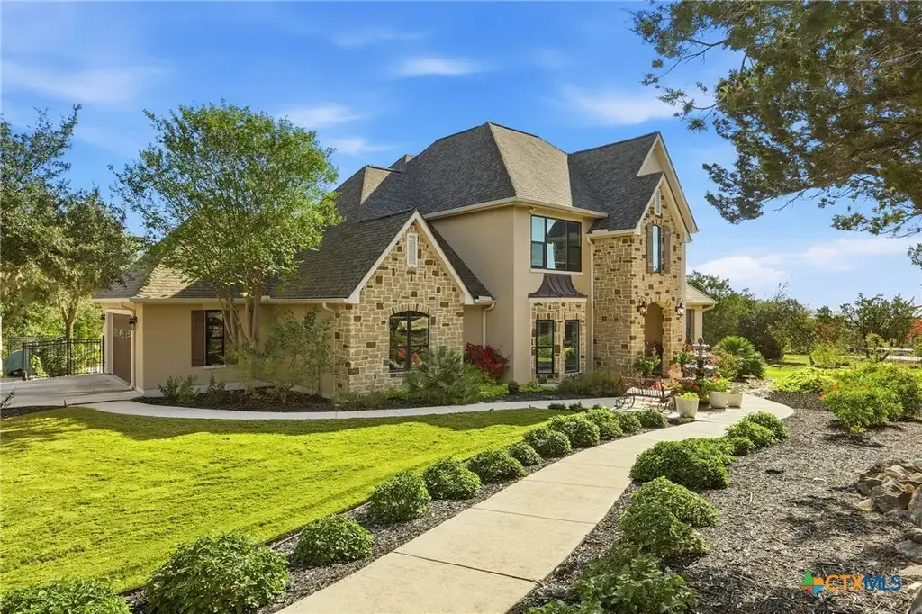426 County Road 2801 W, Mico
