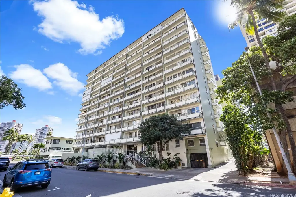 445 Kaiolu Street # 504, Honolulu