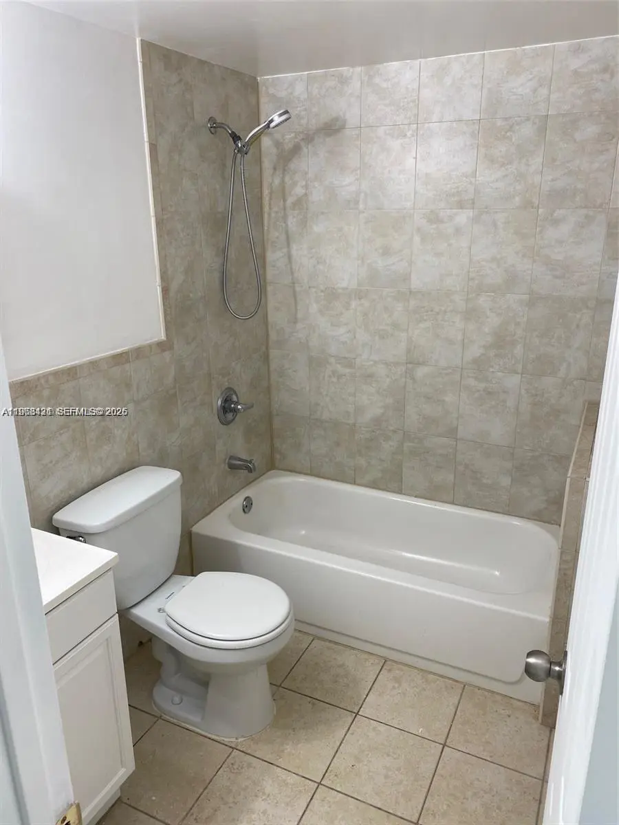 Photo of Listing #A11968421