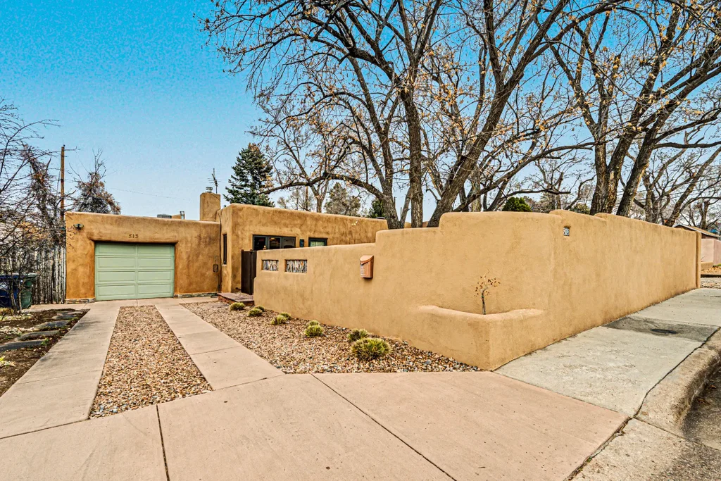 513 Calle Lucero, Santa Fe