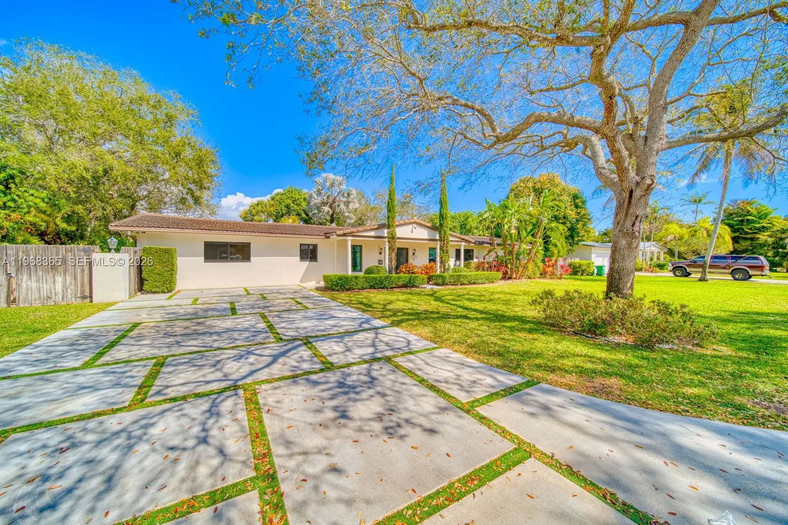 Photo of Listing #A11968365