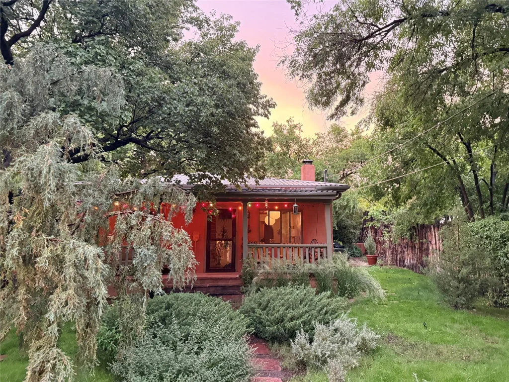 204 Lorenzo Lane, Santa Fe