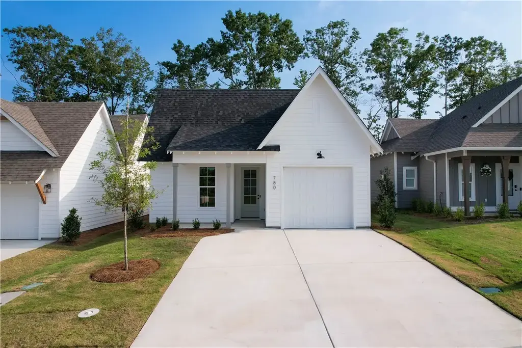 780 Hunters Way, Opelika