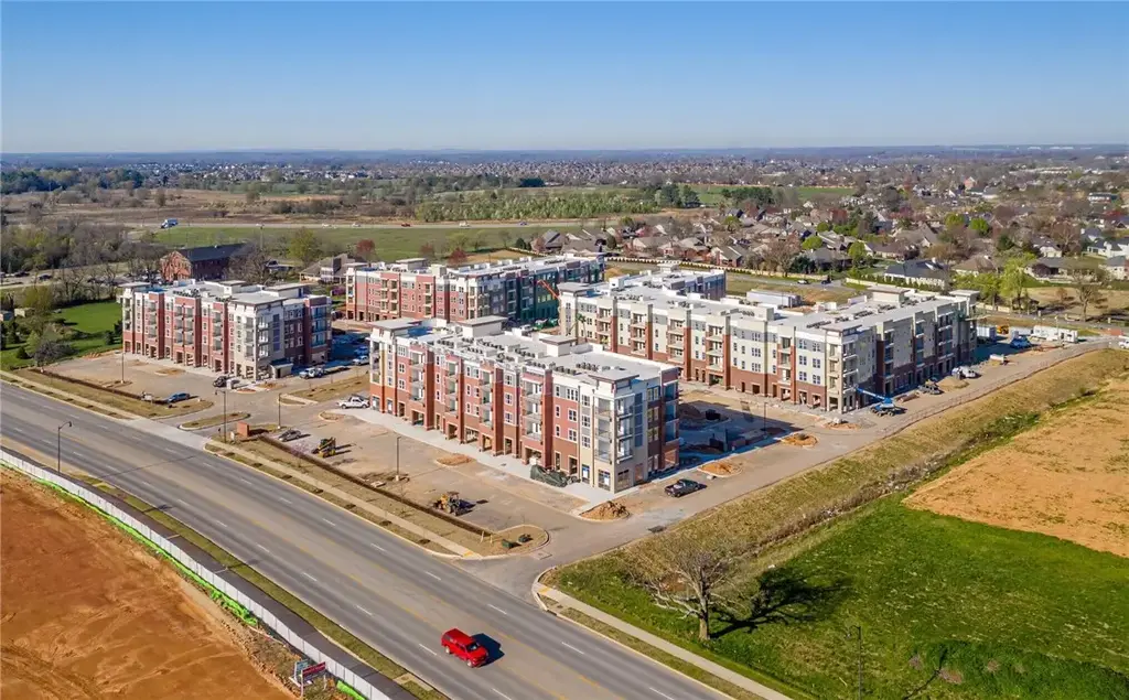 4600 S Pinnacle Hills Parkway B112, Rogers