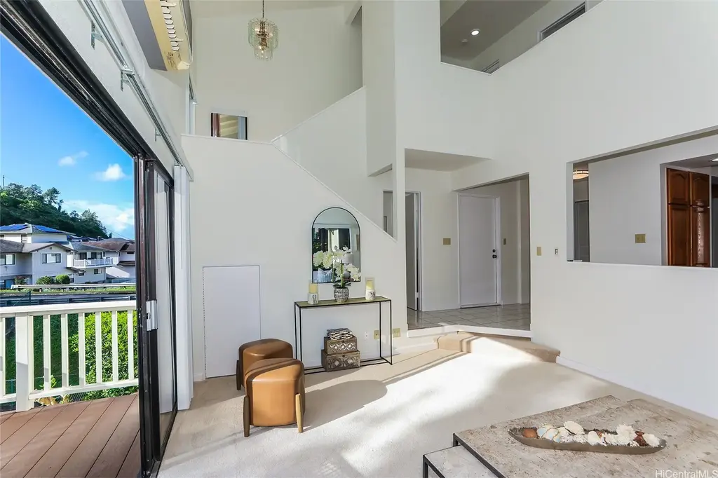 99-827 Holoai Street, Aiea