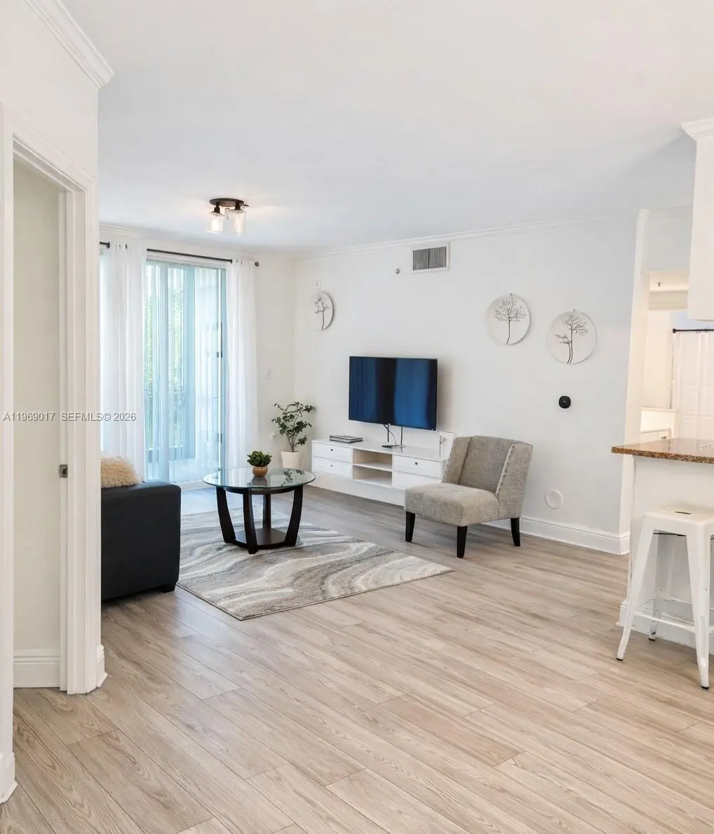 Photo of Listing #A11969017