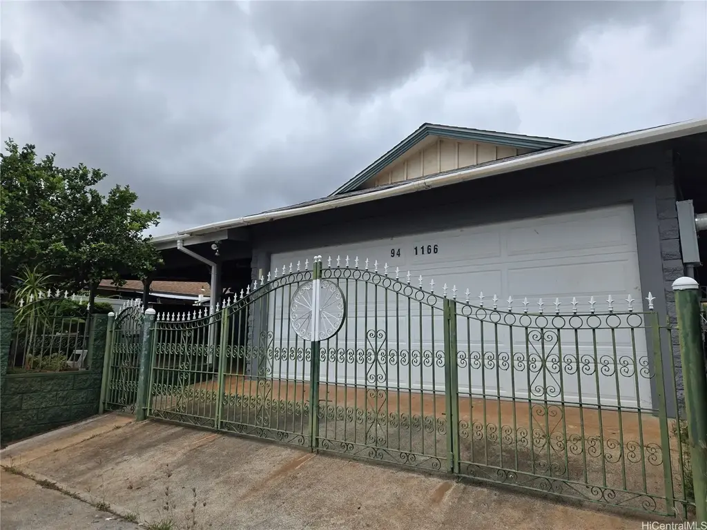 94-1166 Hoomakoa Street, Waipahu