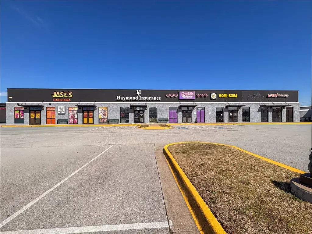 1032 E Henri De Tonti Boulevard 6, Springdale