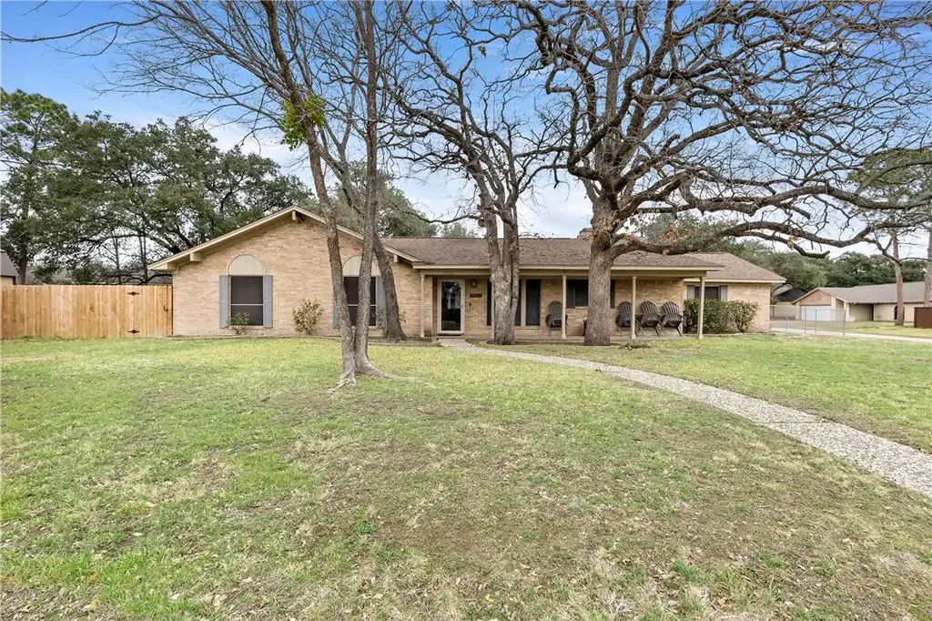 2403 Briar Oaks Drive, Bryan