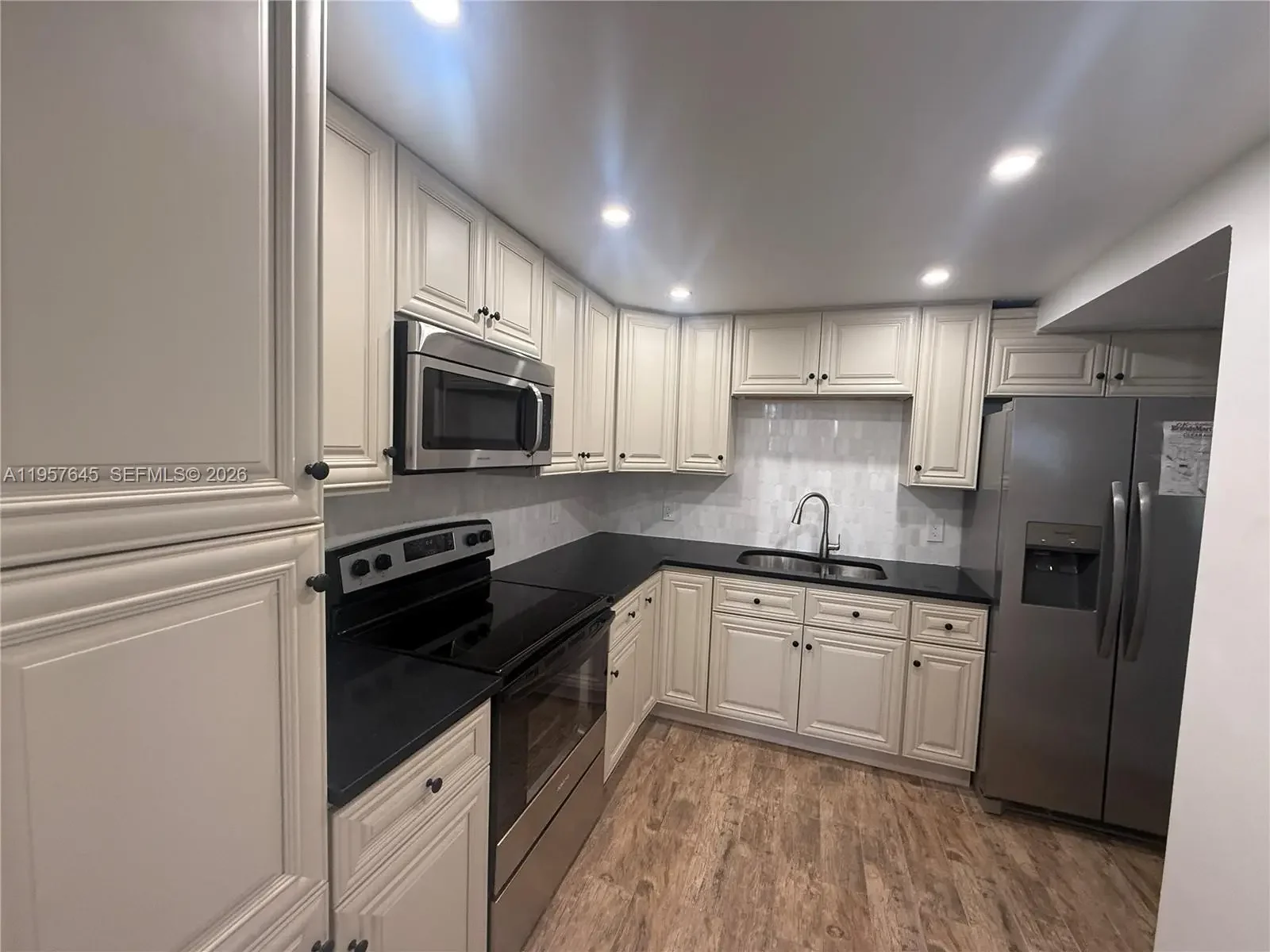 Photo of Listing #A11957645