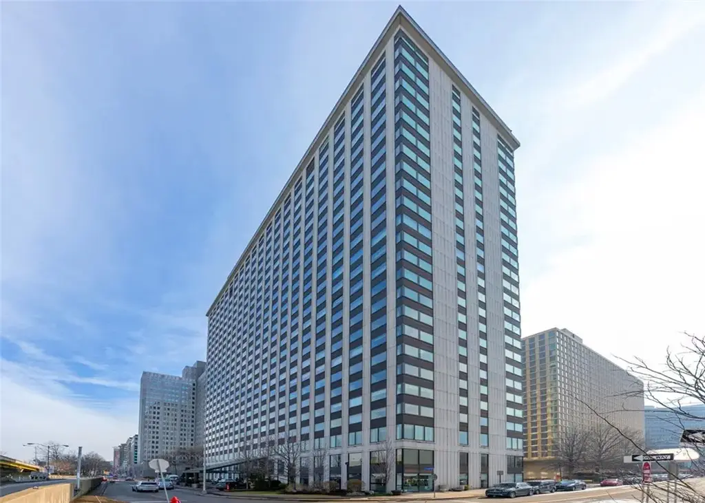 320 Fort Duquesne Boulevard 8n, Downtown Pgh