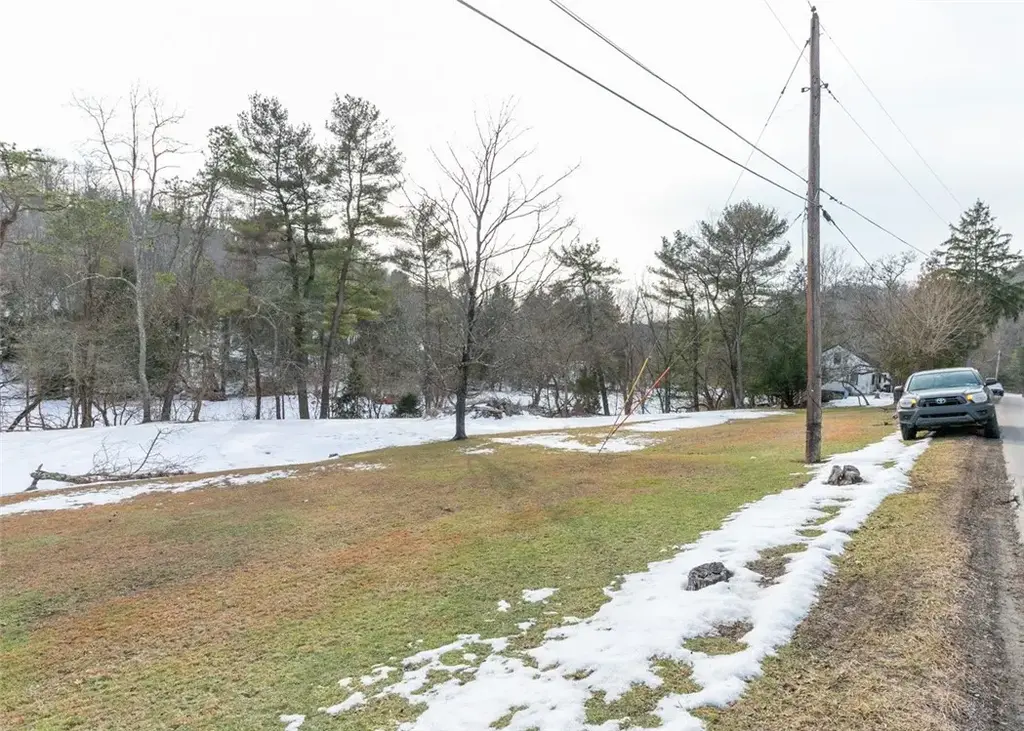 5005 Mamont Road, Murrysville