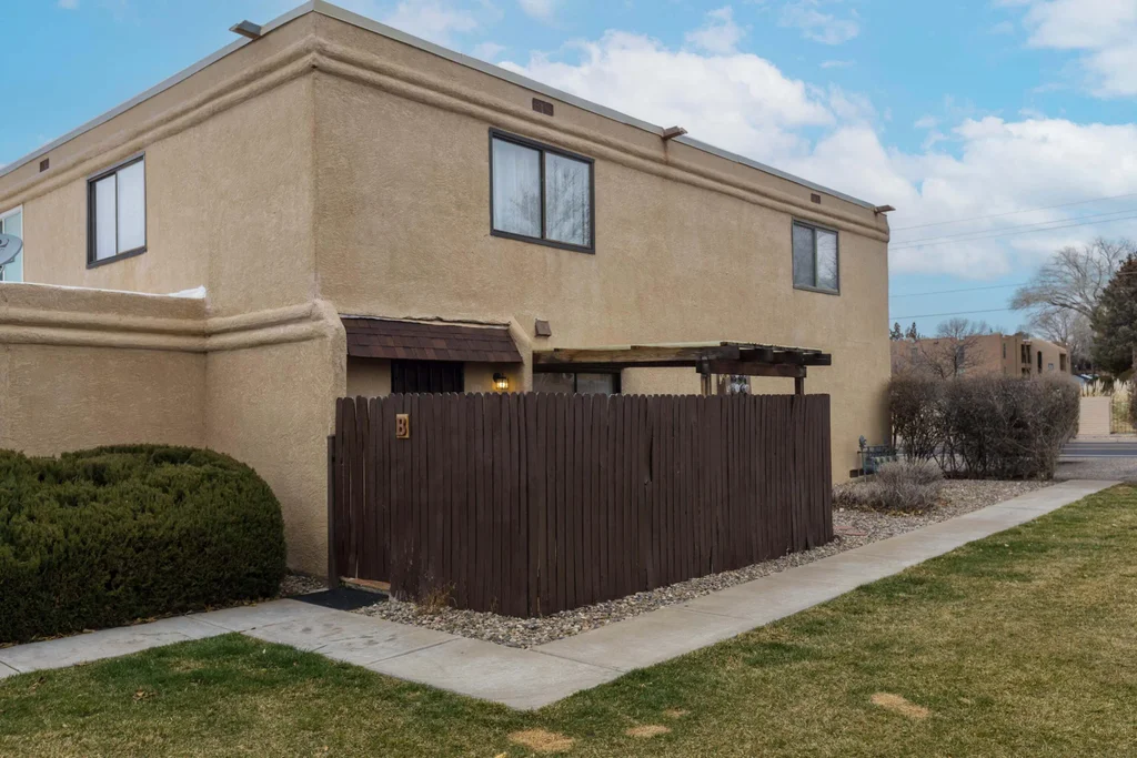 8452 Spain Road Ne Apt B, Albuquerque
