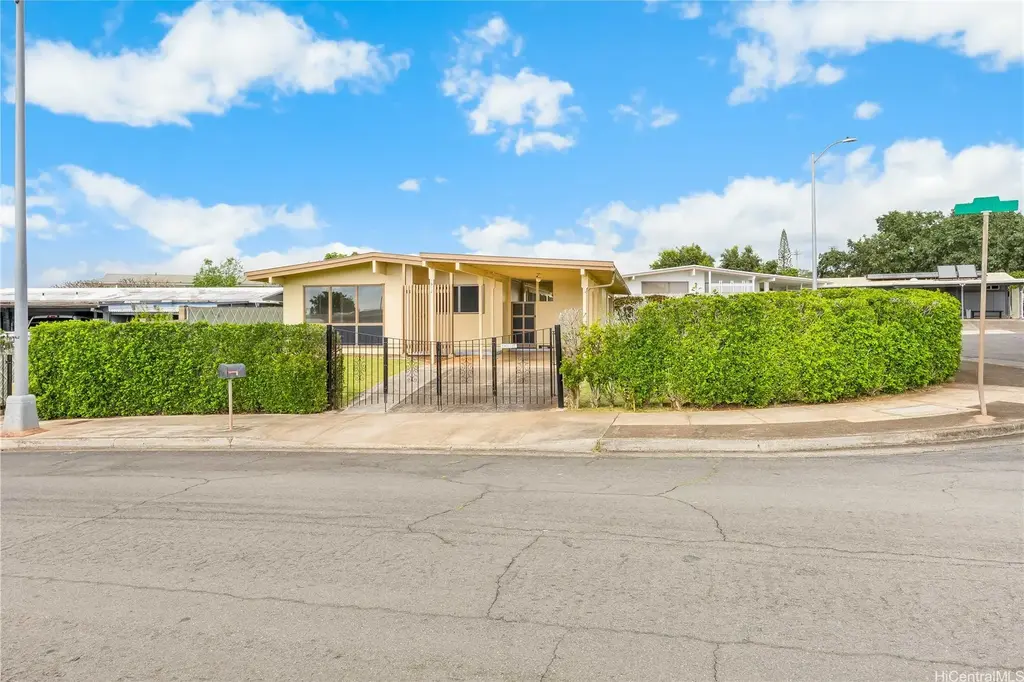 1912 Hoolehua Street, Pearl City
