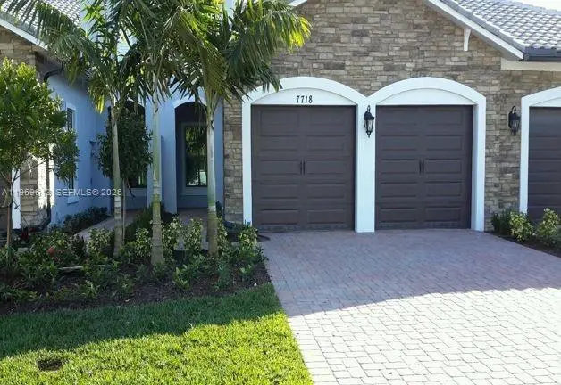 7718 N Blue Spring Dr, Parkland