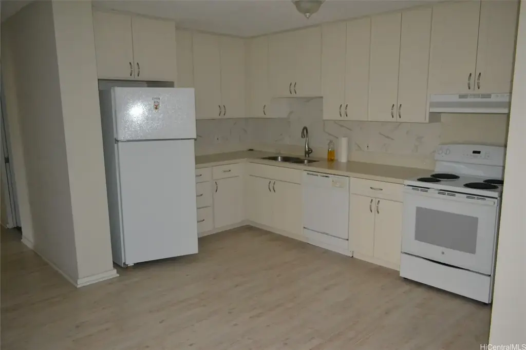 1624 Kanunu Street # 408, Honolulu