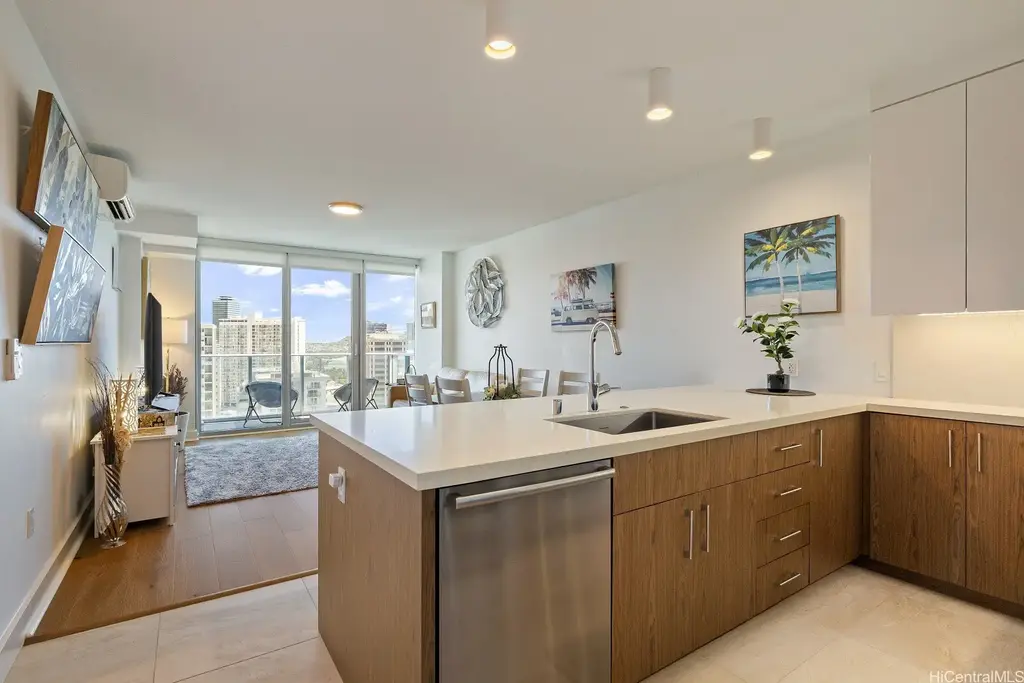 629 Keeaumoku Street # 1807, Honolulu