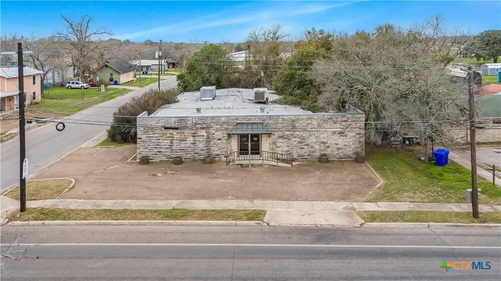 212 E Morris Street, Yoakum