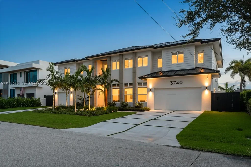 3740 Ne 29th Ave, Lighthouse Point