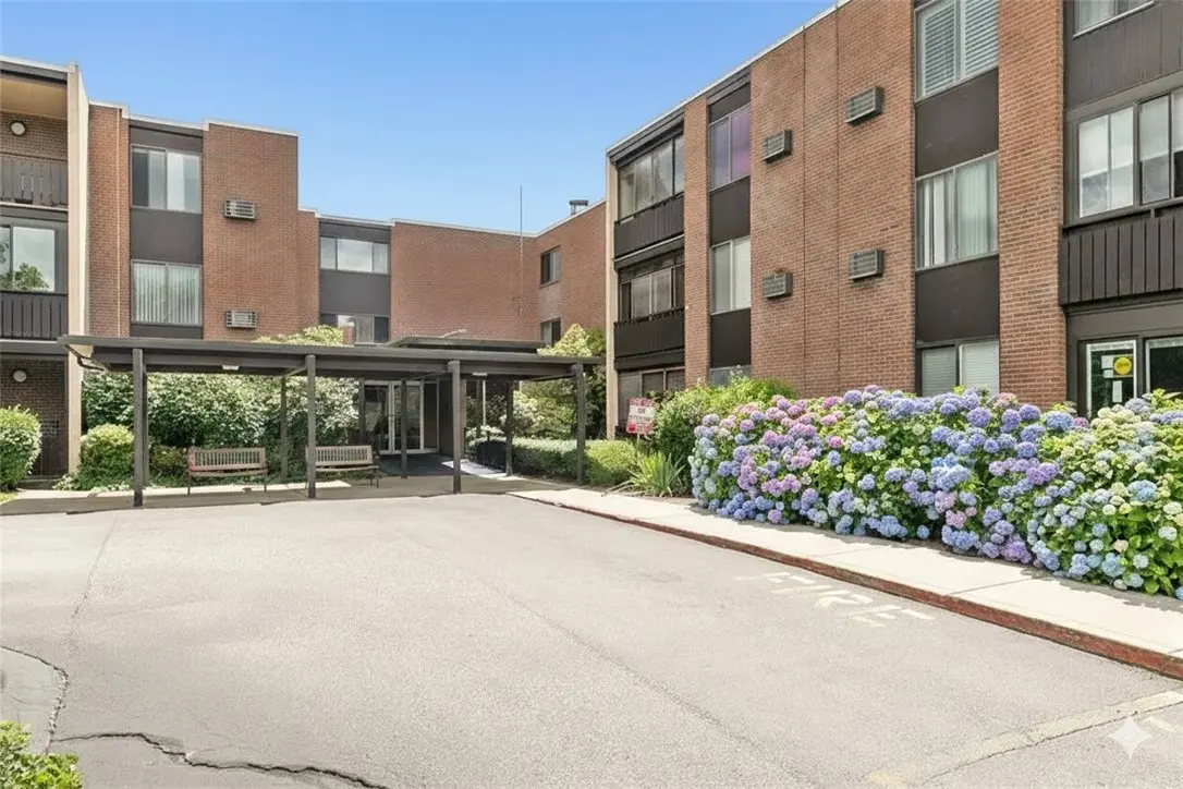 401 Bellevue Ave # 112, Newport