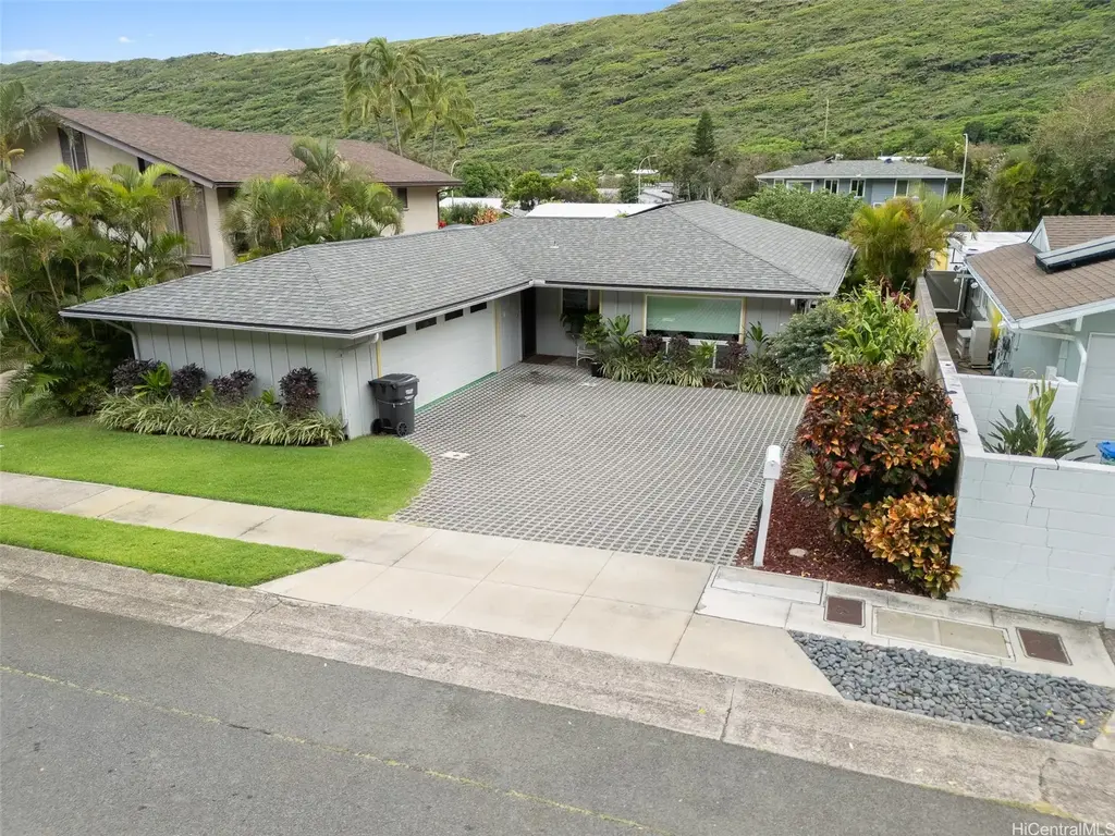 702 Hahaione Street, Honolulu