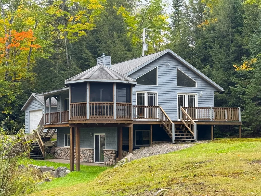 3637 Muskesin Ln E, Lac du Flambeau