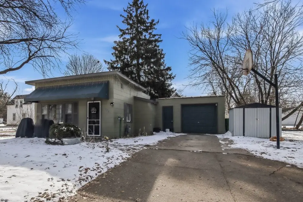 420 E Elm Avenue E, Menomonie