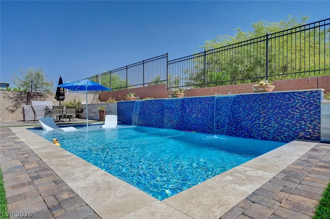 Photo of Listing #2759381