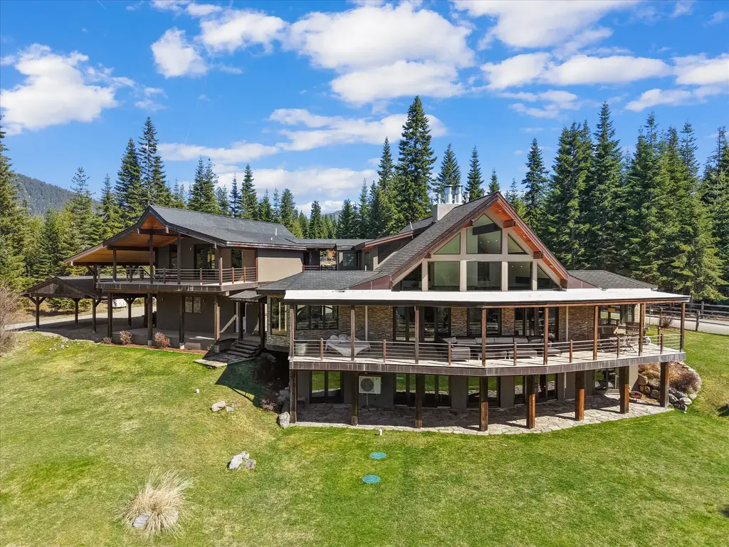 15 Copper Ridge Road, Trout Creek
