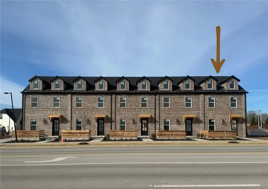 5902 S Bellview Road, Rogers