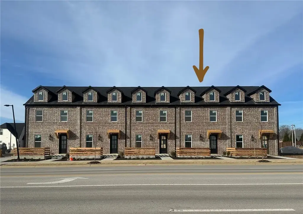5904 S Bellview Road, Rogers