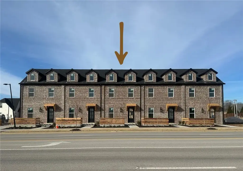 5906 S Bellview Road, Rogers