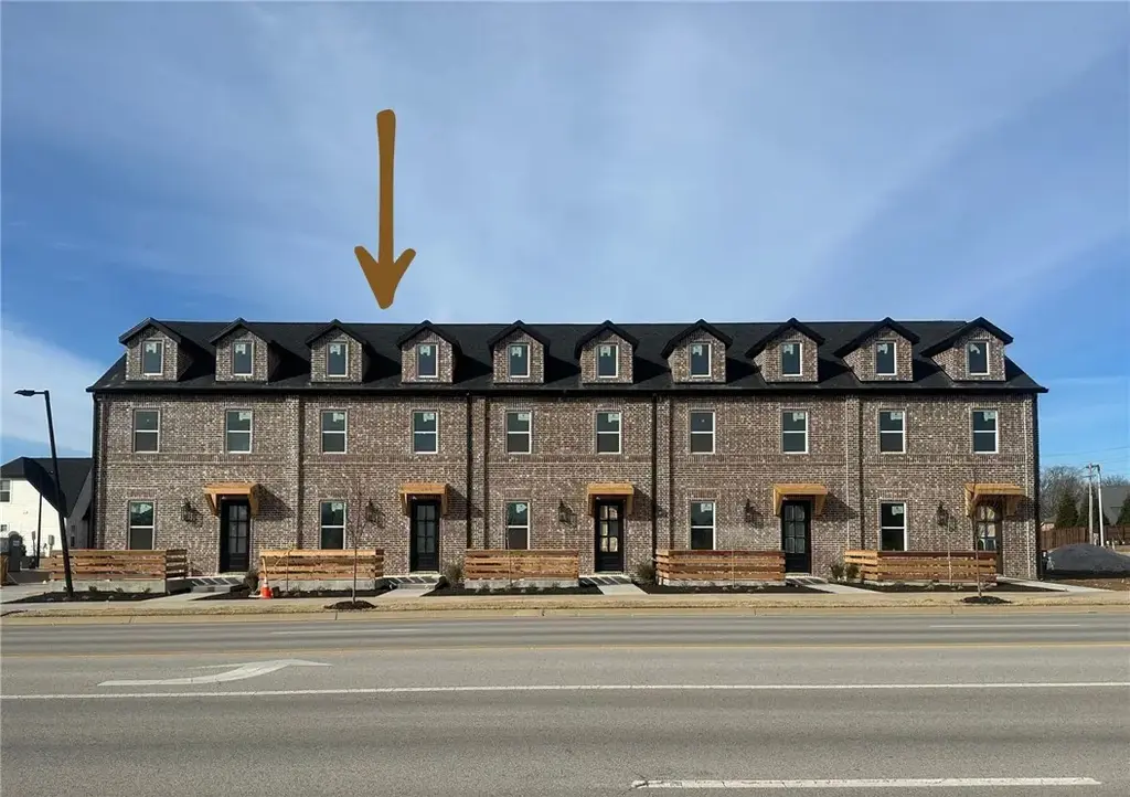 5908 S Bellview Road, Rogers