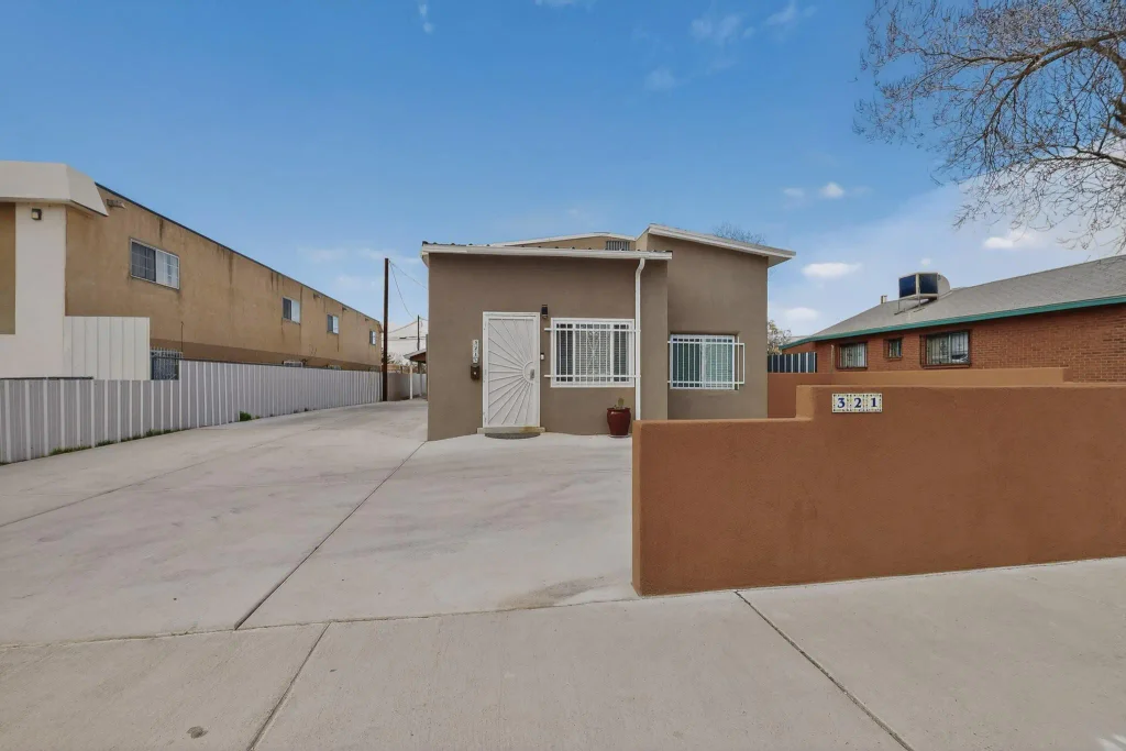 321 Columbia Drive Se, Albuquerque