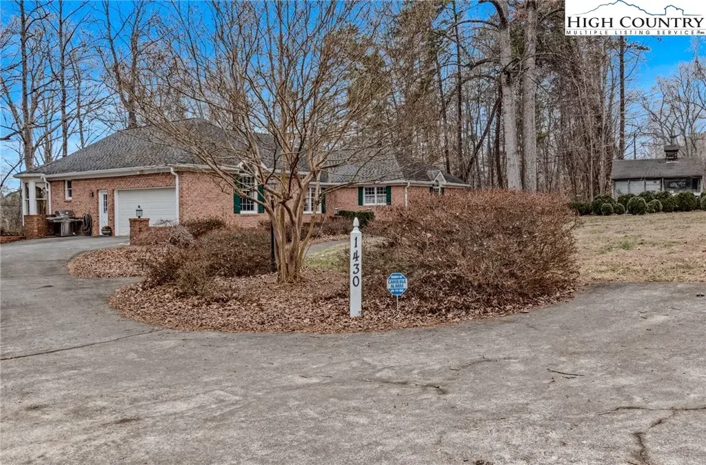 1430 Messick Oaks Trail, Lewisville Property Listing: MLS® #260139 | de ...