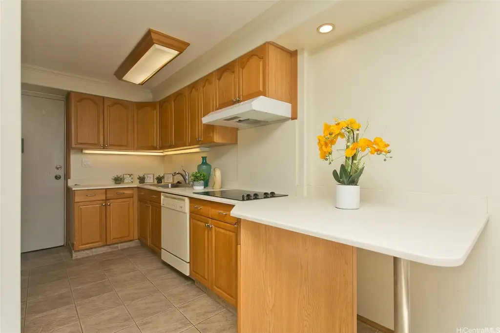 1560 Kanunu Street # 805, Honolulu