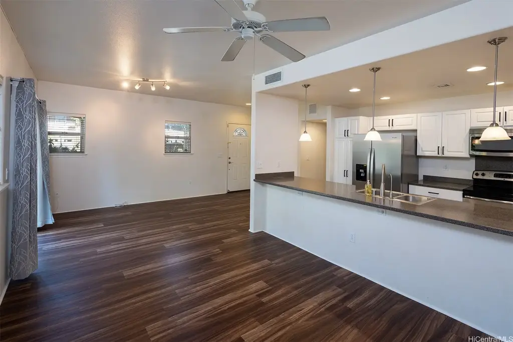 520 Kunehi Street # 708, Kapolei