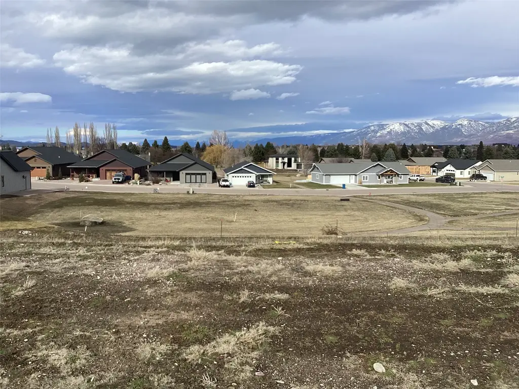 209 Shawnee Lane, Polson