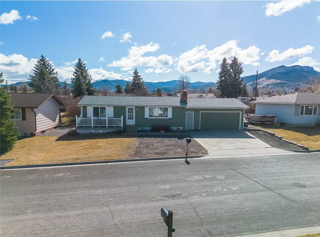 419 Russell Lane, Helena