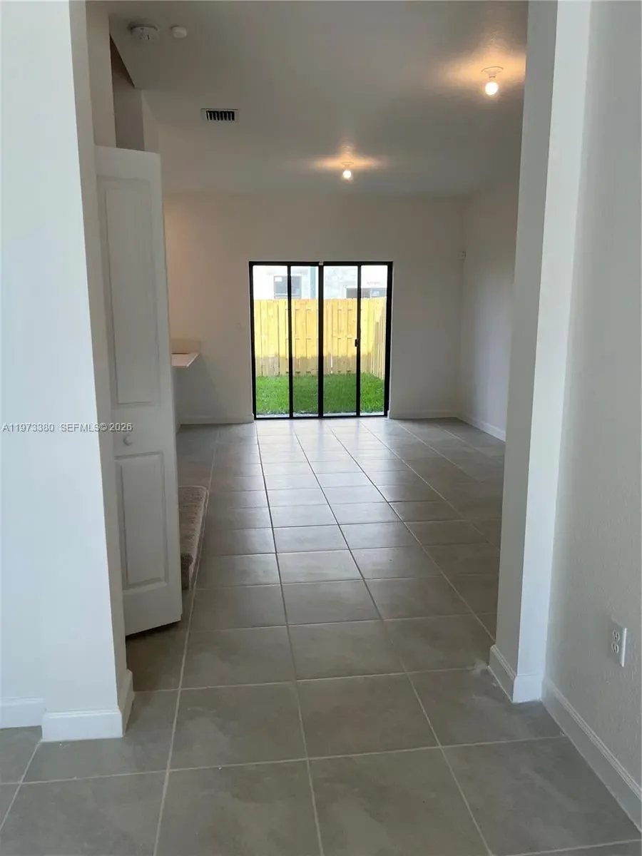 Photo of Listing #A11973380