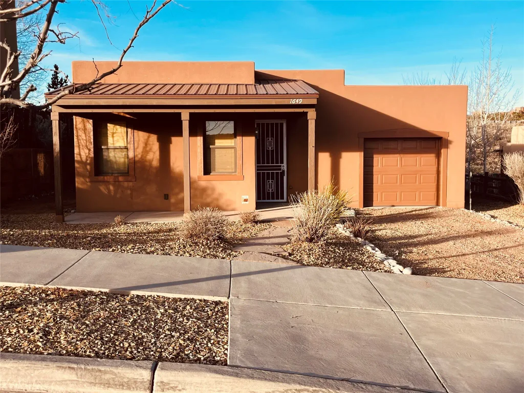 1649 Placita De Luna, Santa Fe