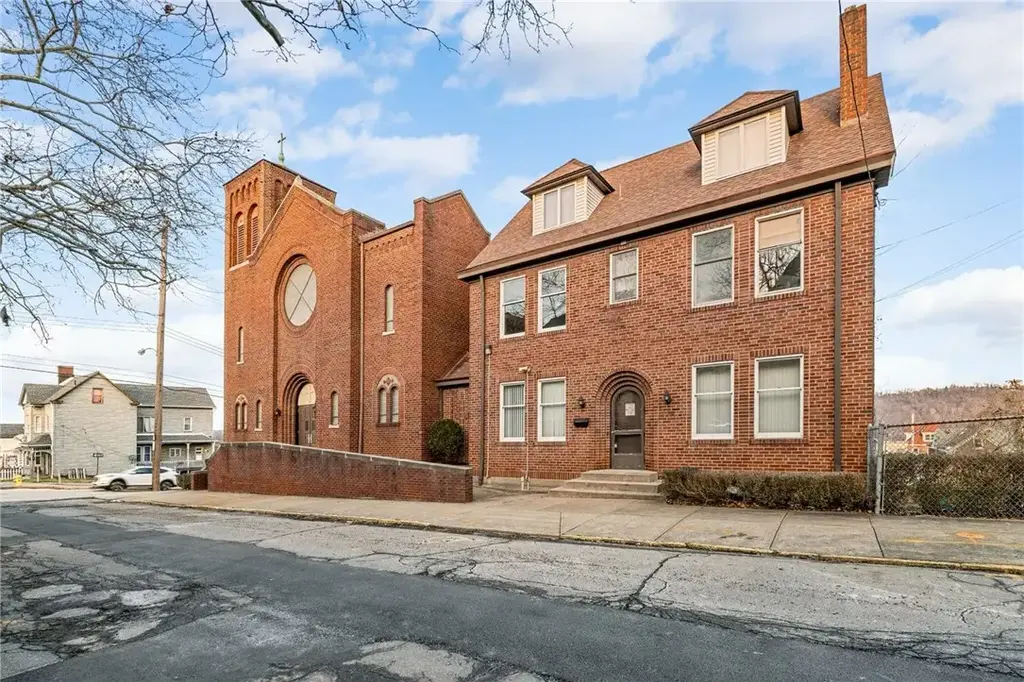105 5th Street, Duquesne
