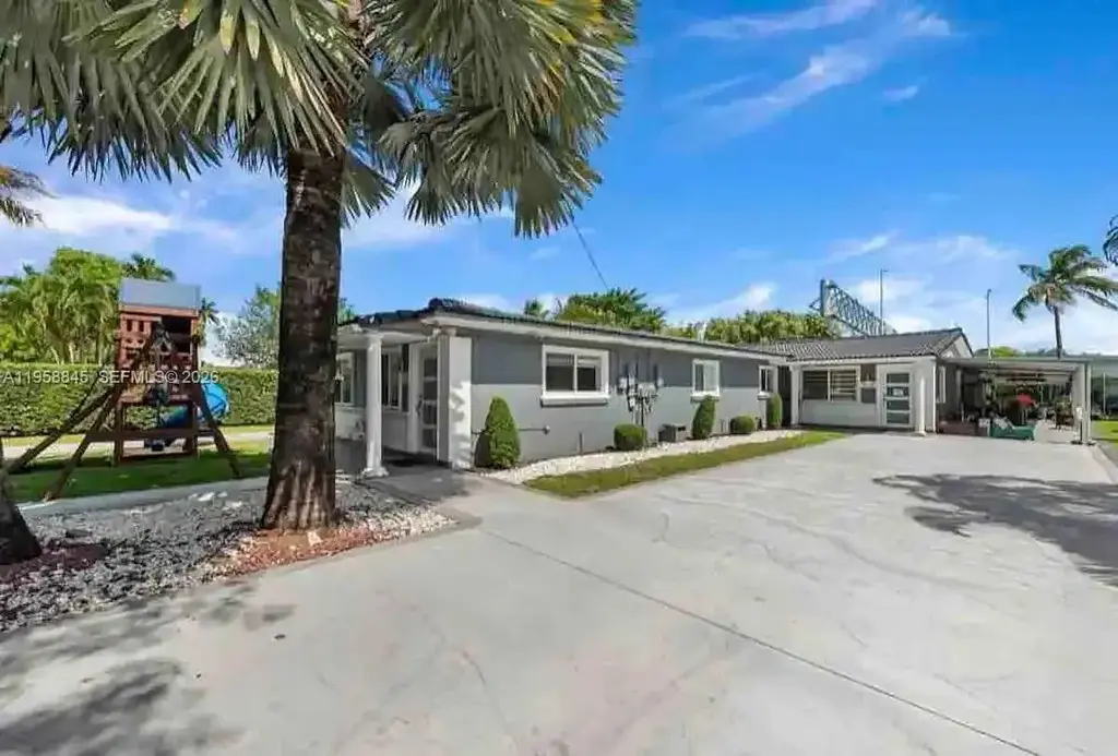 3008 Nw 13th St, Miami