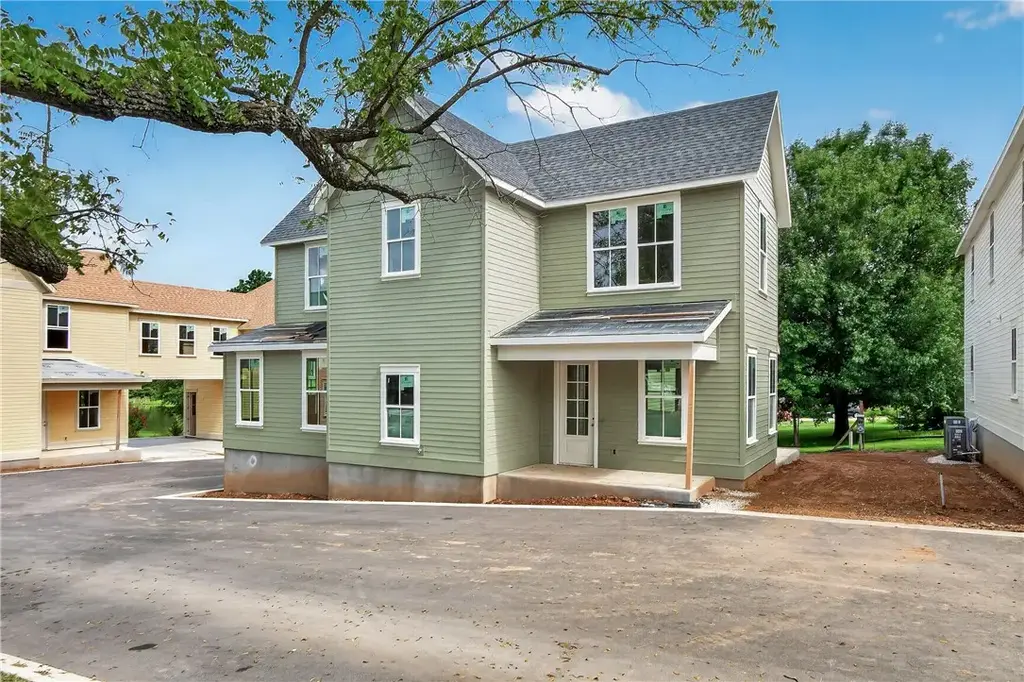 2748 E Black Walnut Circle, Fayetteville