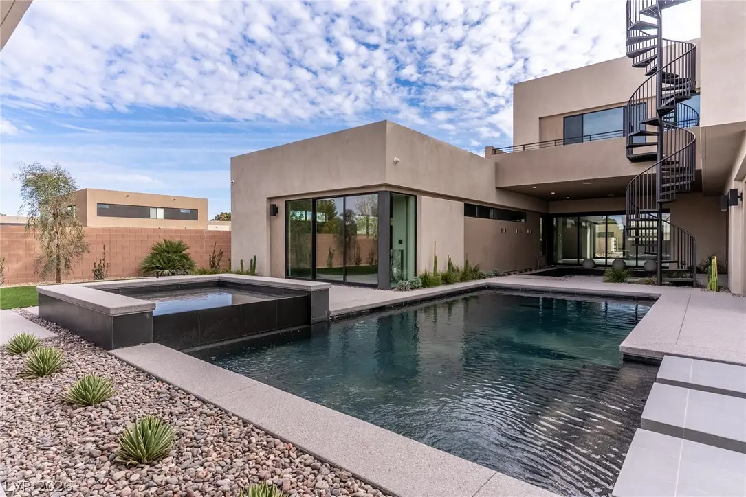 Photo of Listing #2757811