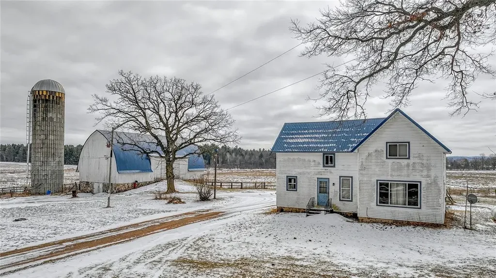 24317 45th Avenue, Cadott