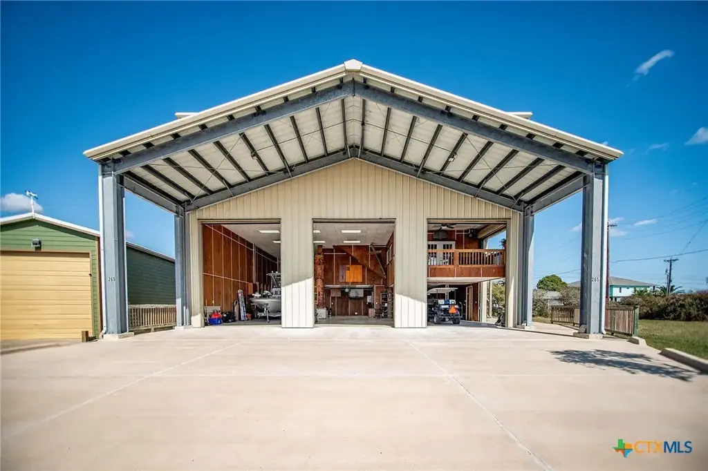 265 Coastal Oaks Loop, Port O'Connor