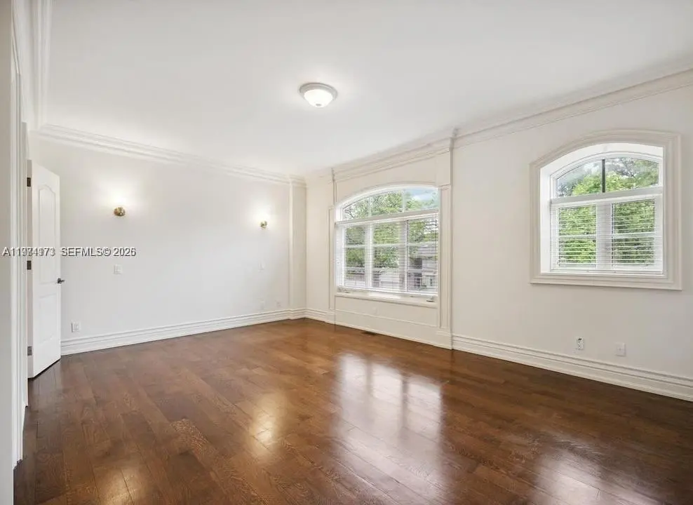 Photo of Listing #A11974173