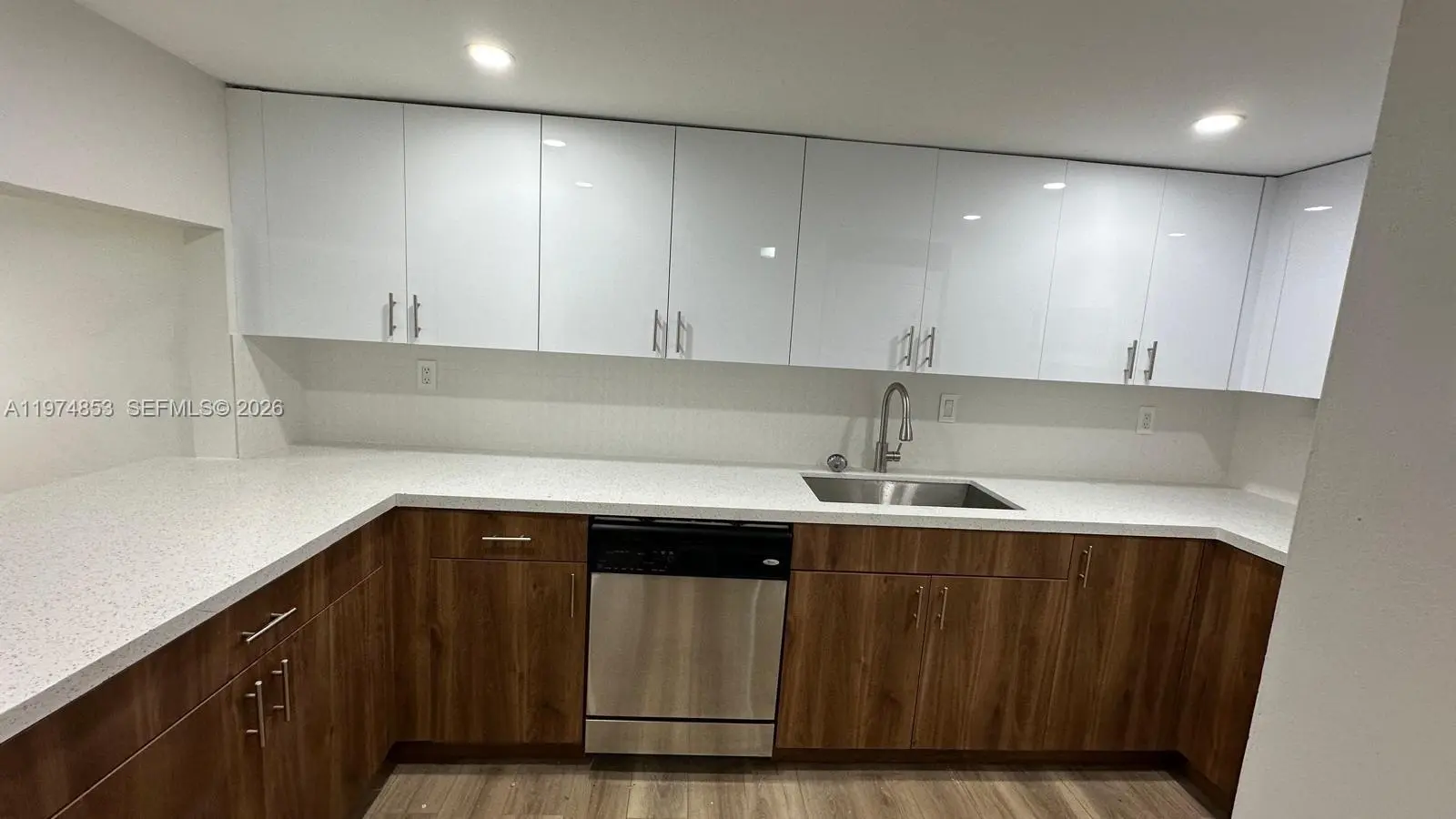 Photo of Listing #A11974853