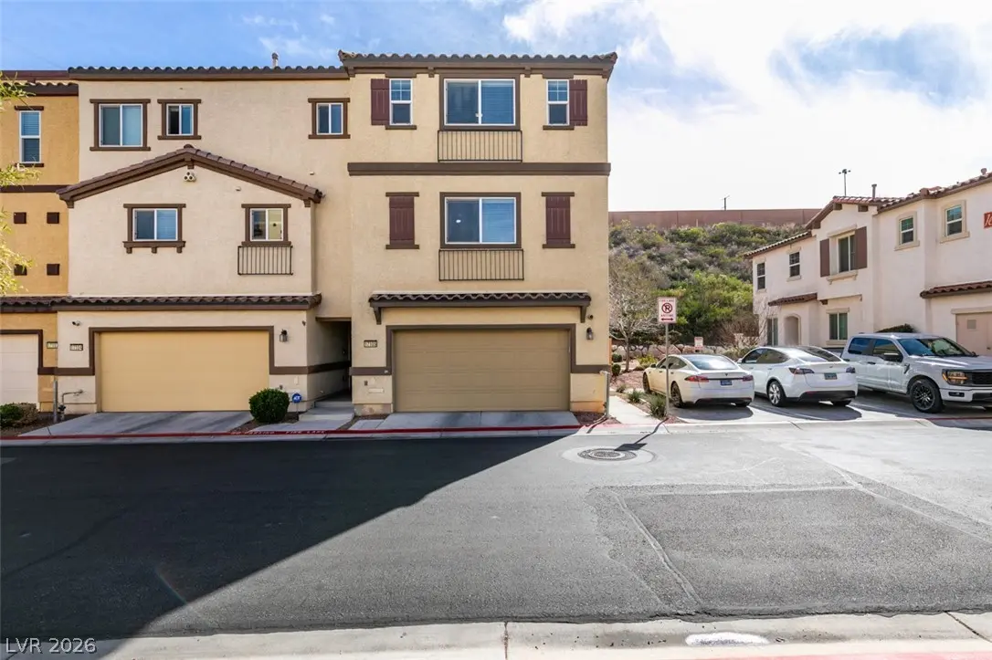 1525 Spiced Wine Avenue 17105, Henderson